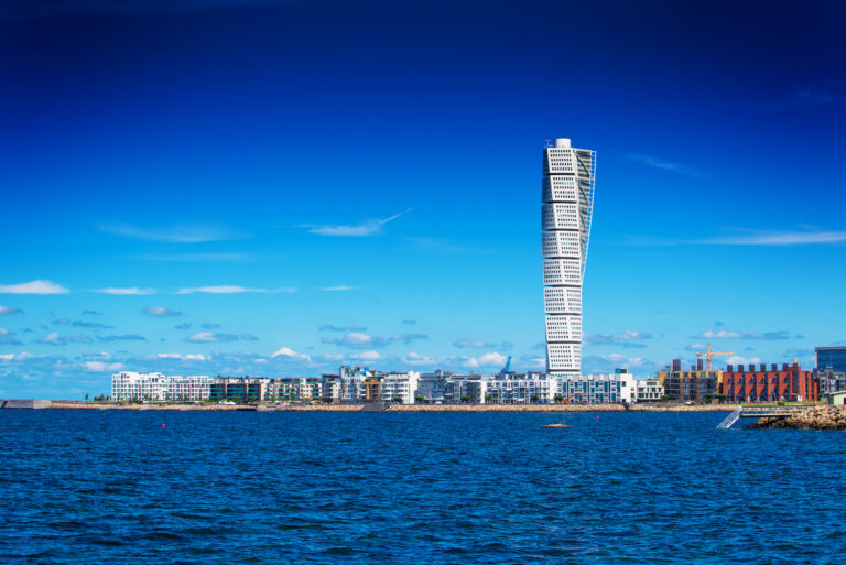 Västra hamnen i Malmö och Turning Torso, foto Adobe Stock Malmö och Turning Torso