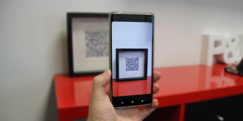 Bild som illustrerar att man kan stämpla in med en QR-kod.